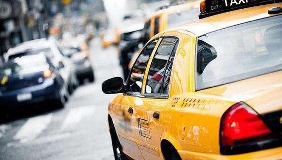 司机乘车线路起争执 杭州女生半夜被扔高速口