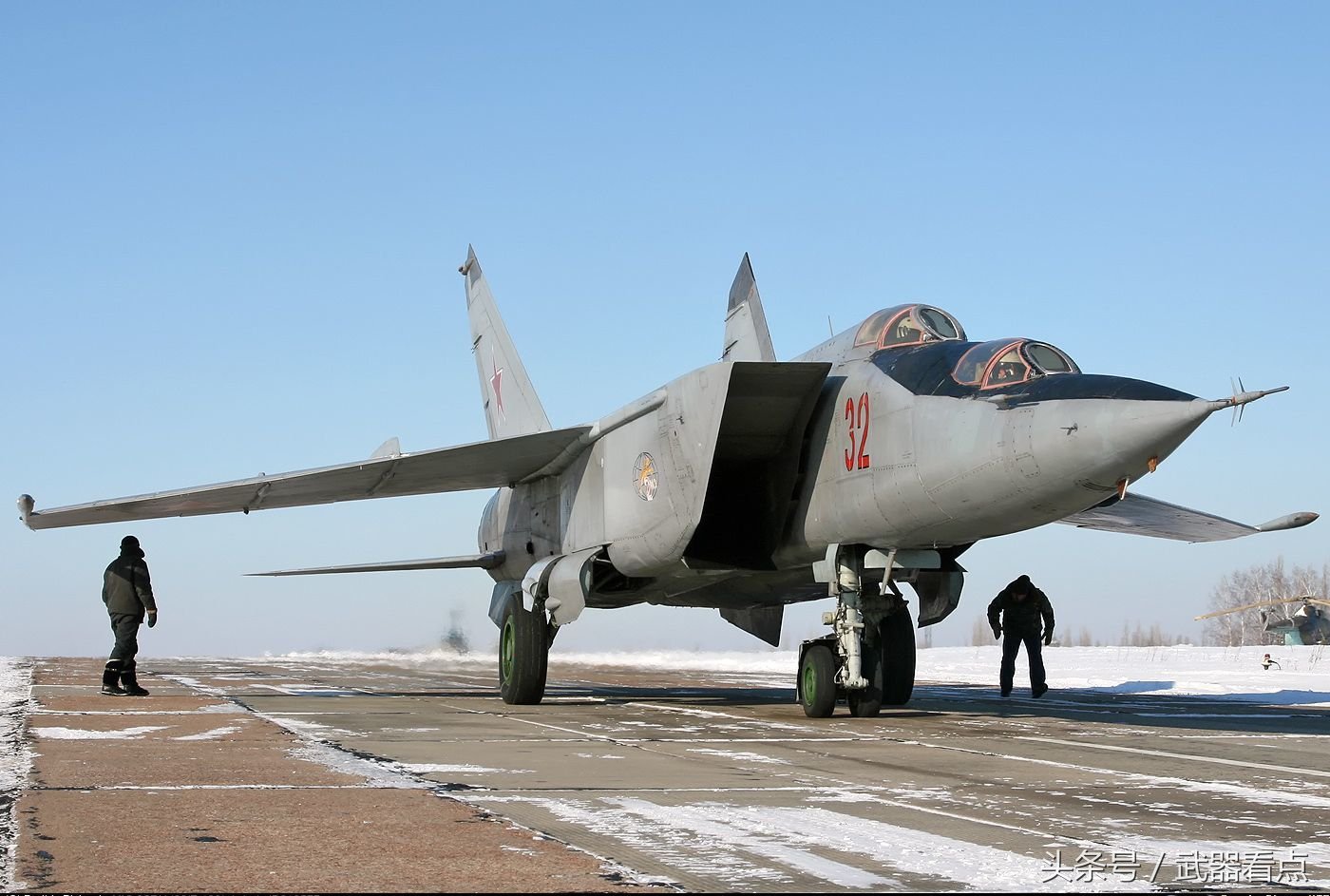 世界第一种速度超过3马赫的 米格-25狐蝠 战斗机