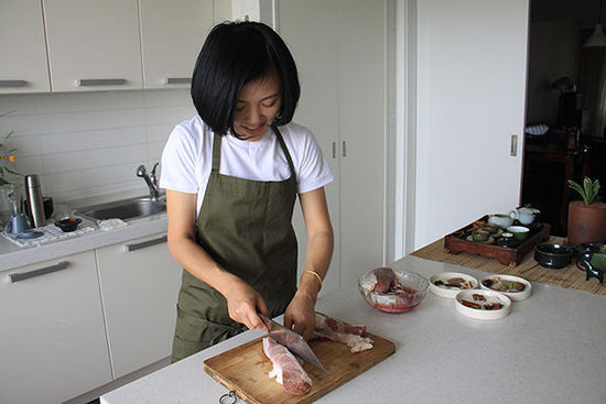 从没下过厨的老婆,突然开始频繁做饭,查看监控后我紧咬嘴唇