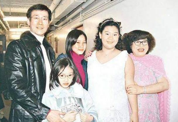 郑少秋的4个女儿,李连杰的4个女儿,黄晓明的4
