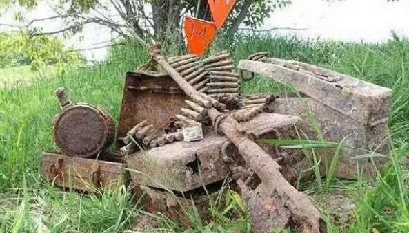 此国打仗从来不收拾战场,如今遍地黄金,去过的