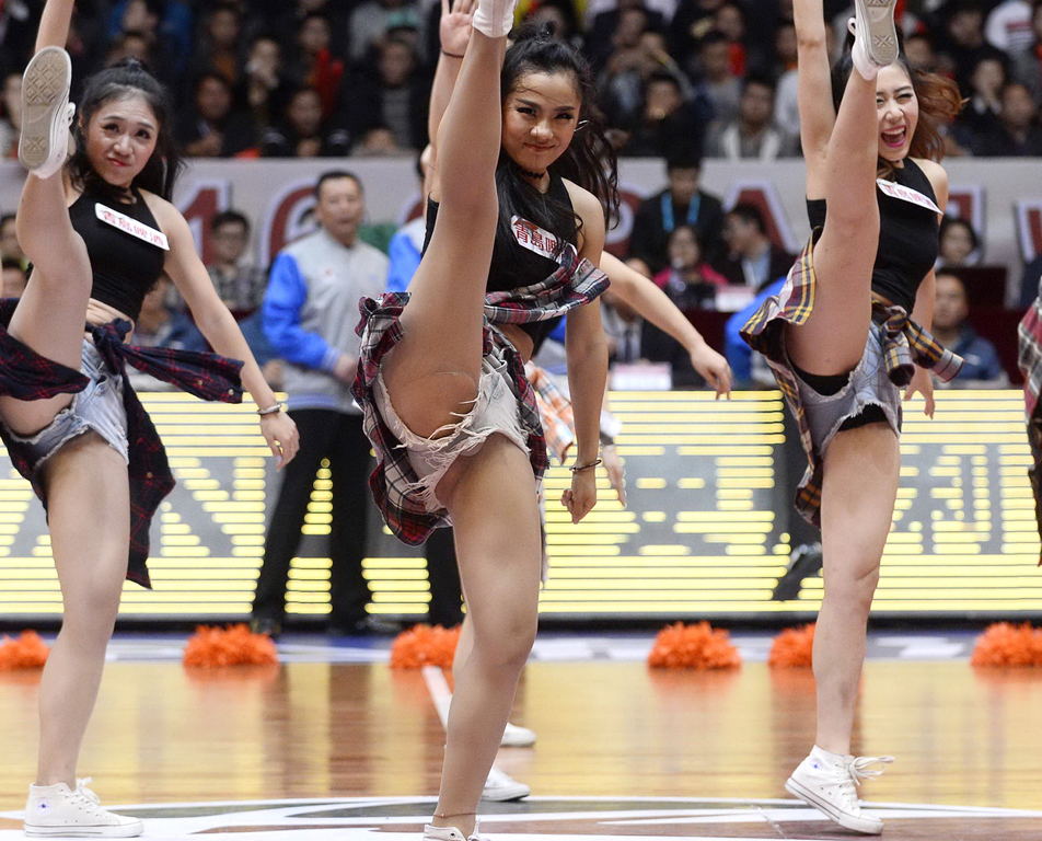 四川篮球宝贝为球迷上演了一场视觉盛宴。