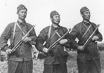 他是第一个下连当兵的司令员,也是建国后任职