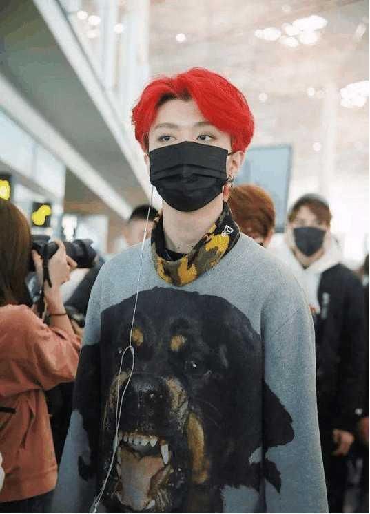 范丞丞一身潮牌身价不菲, 但是细心的粉丝发现