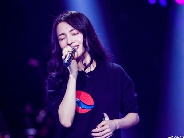 张韶涵27岁才第一次走进银行,挥别了青春,她才