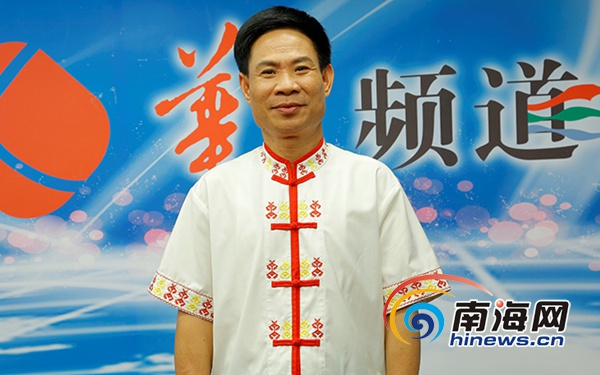 五指山市长陈振聪为翡翠山城作推介.图片来源于华人频道