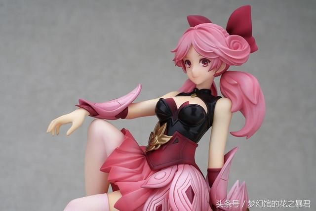 天朝少见的精品游戏周边 王者荣耀貂蝉和孙尚