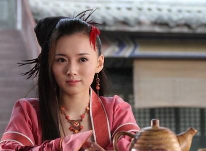 杨蓉算是娱乐圈混的不错的,她们才是万年不红