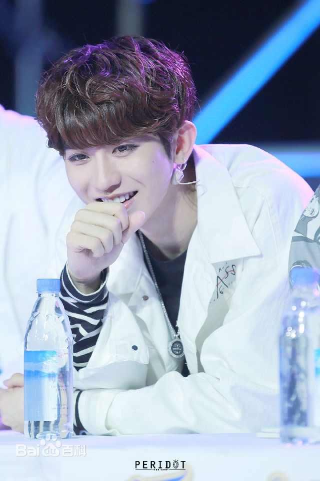 蔡徐坤整容了吗?蔡徐坤旧照曝光简直不是一般