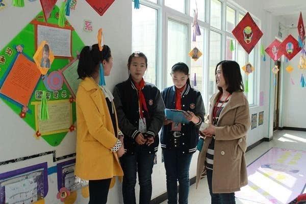 幼儿园女老师晒出9月的工资条,直言工资太低了