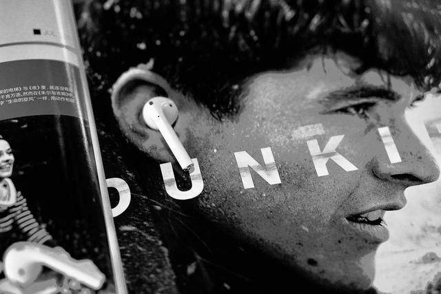 AirPods一年体验:如果你买了iPhone,这可能是