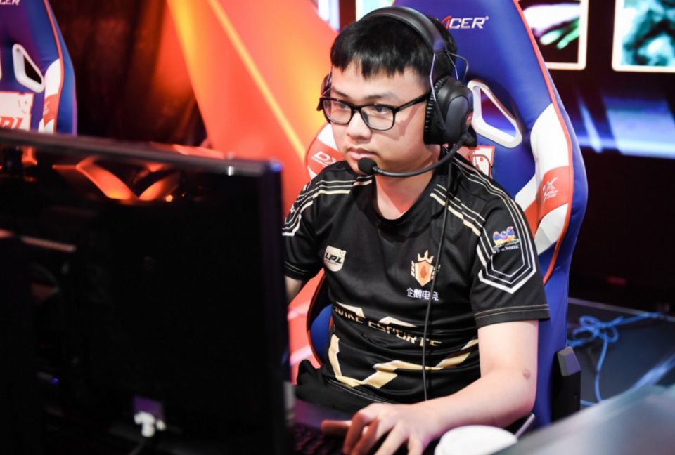 LOL:香锅一枪秒C并不强?他才是网友心中的第