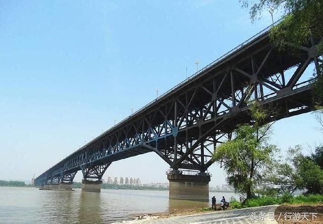 中国最 伟大 的一座桥,多年坚持不收费,但是却禁
