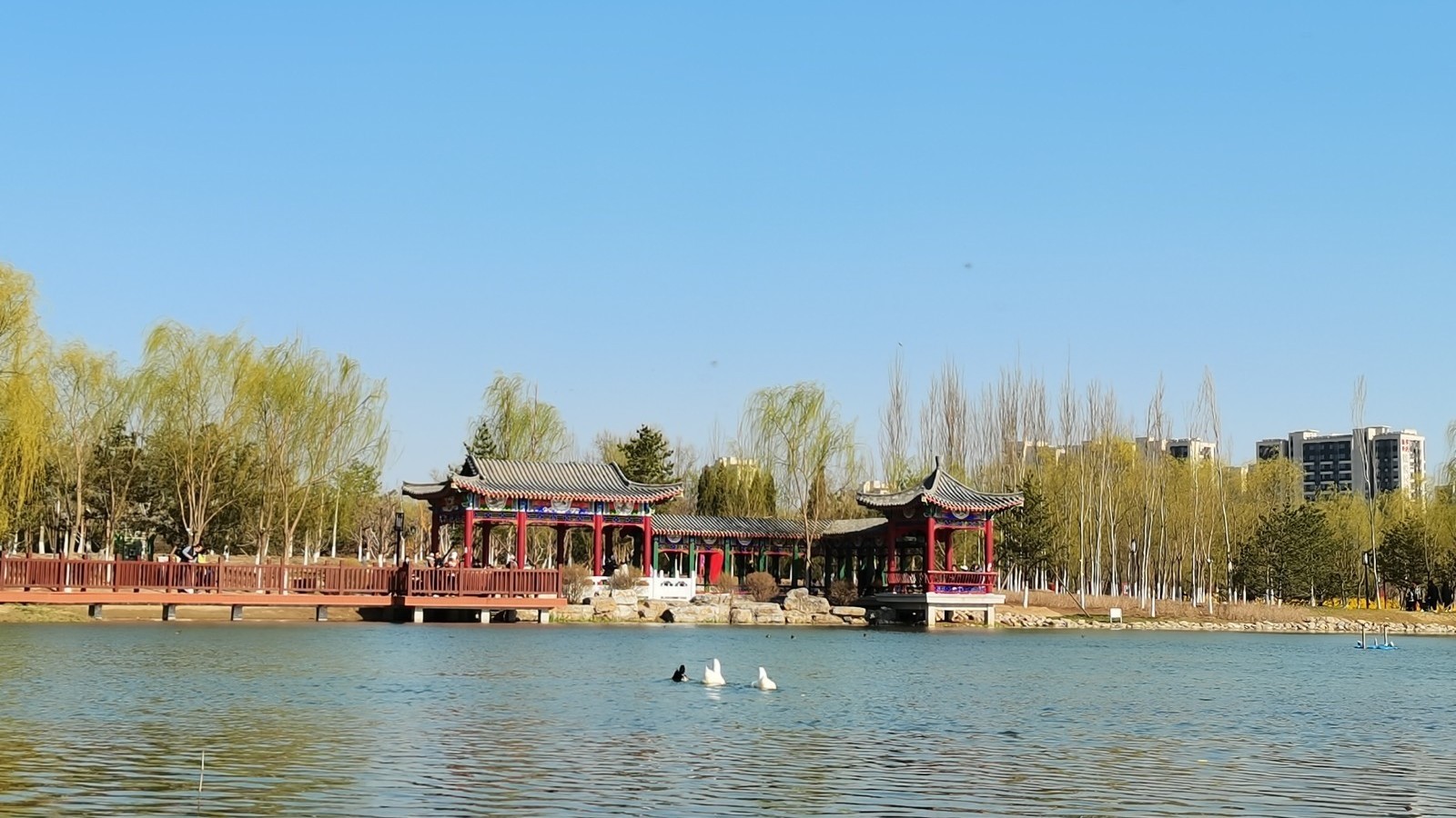 保卫蓝天、碧水、净土——中国首都污染防治攻坚战走向深入 保卫蓝天、碧水、净土——中国首都污染防治攻坚战走向深入