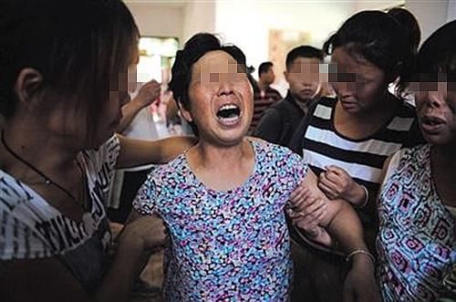 孩子才2岁,嘴烂成马蜂窝,奶奶后悔大哭说,可不