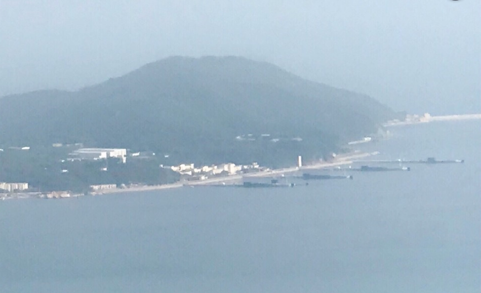 不管是网上流传的094型还是所谓的094A型战略核潜艇,实际上不管是从哪方面看,包括艇身总体结构、围壳、流水孔布局、导弹发射舱位置和数量等都是092G的典型特征。唯一不同的是整个导弹发射平台比起092原型略高,但这是所搭载的潜射弹道导弹由巨浪-1型换装为巨浪-2型