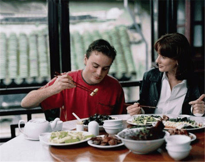 老外第一次吃中国美食有什么反应?看看网友分
