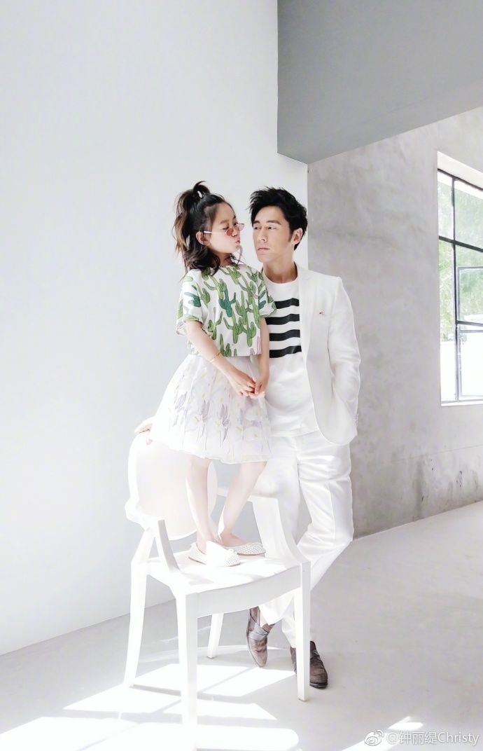 张伦硕与女儿合照造型百变 钟丽缇秀恩爱表白老公帅爆了