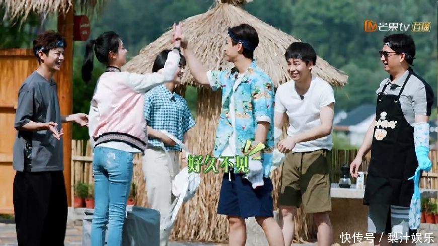 田间撒化肥,陈都灵刘宪华十指紧扣暧昧,沈月一