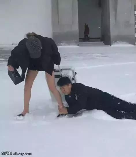 搞笑图片:妹子求求你穿上棉裤再出门吧!