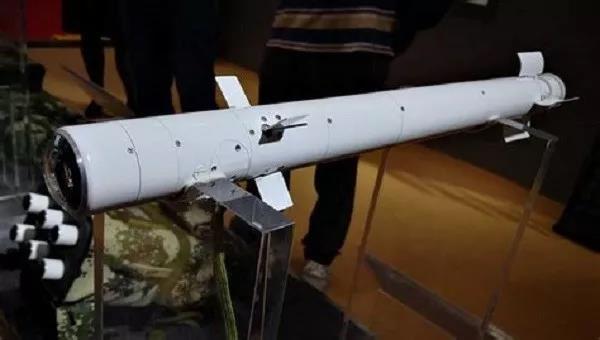中国单兵微型导弹全重不足10公斤 力压美制长