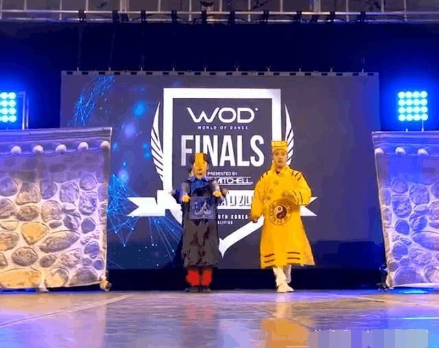 韩国人照搬林正英的僵尸道长造型跳舞,夺得世