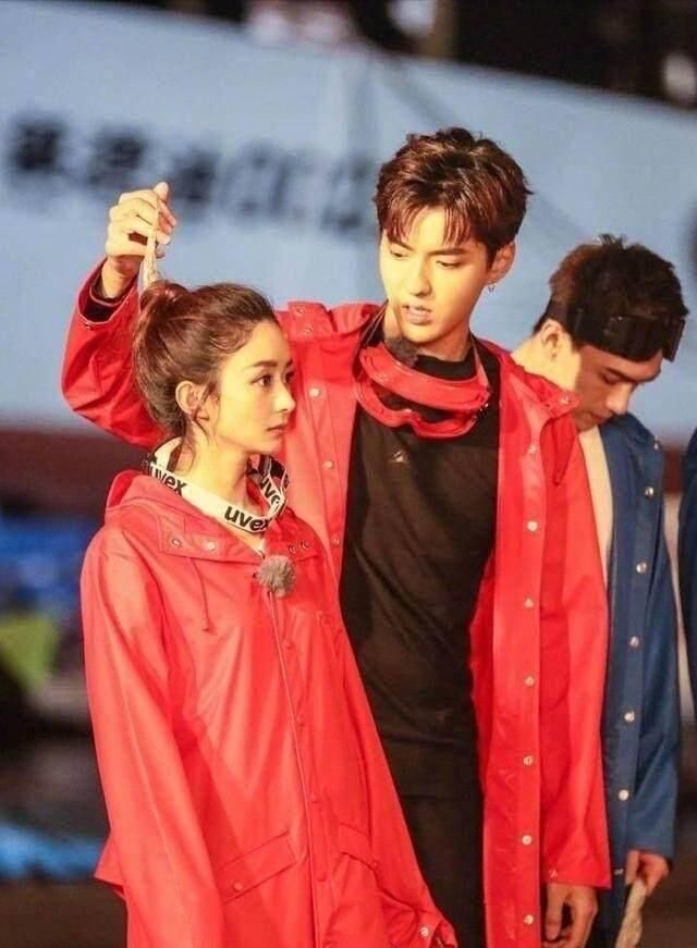 吴亦凡和赵丽颖有最萌三差,两个人的小动作不