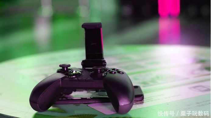 女生也能轻松上分王者-飞智八爪鱼游戏手柄