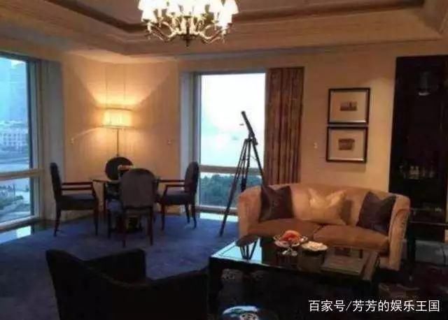 王思聪常年住酒店,一年花费几百万,为什么他不