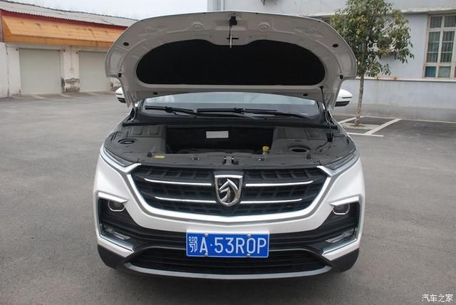 外观唬人,内饰贴心,详细感受型鲨宝骏530旗舰