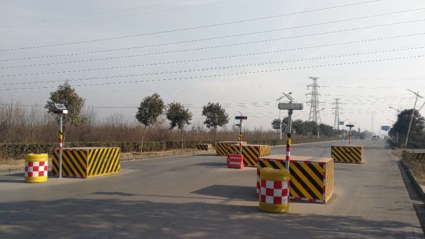 安阳鹤壁交界处惊现奇葩路障 难倒老司机拦住了谁的路 安阳鹤壁交界处惊现奇葩路障 难倒老司机拦住了谁的路