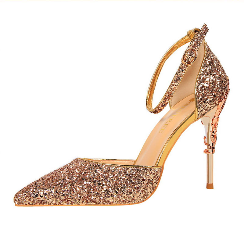 女人腿粗千万别穿平底鞋,显高显腿细的高跟鞋