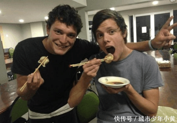 德国人穷游上海以为要饿肚子, 结果十块的水饺
