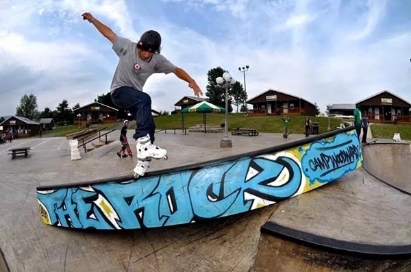 《健身圈》极限轮滑 飞跃长空