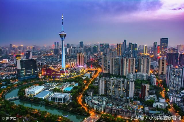 同样是网红城市,山城重庆和天府成都,哪个更适