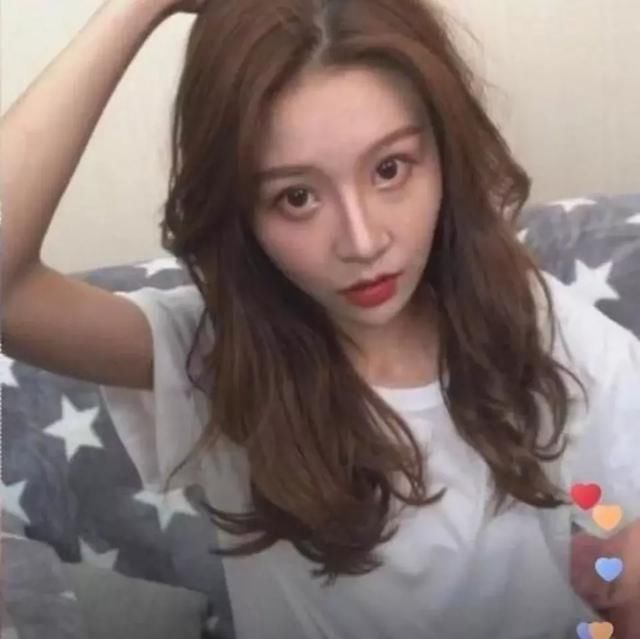 大家还记得停车场跳酷奇酷奇舞的那个女孩 温