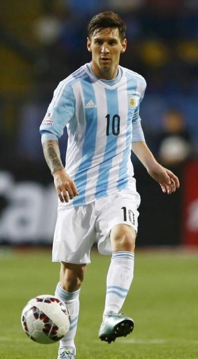 梅西接受采访公开谈国足,一句话展现情商,却还