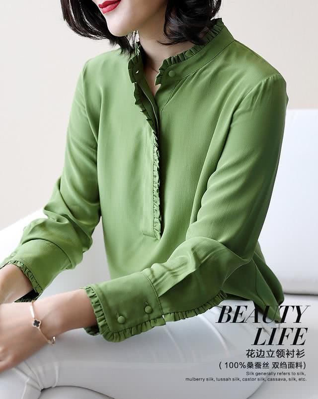 草绿色桑蚕丝木耳花边立领套头气质衬衣,典雅