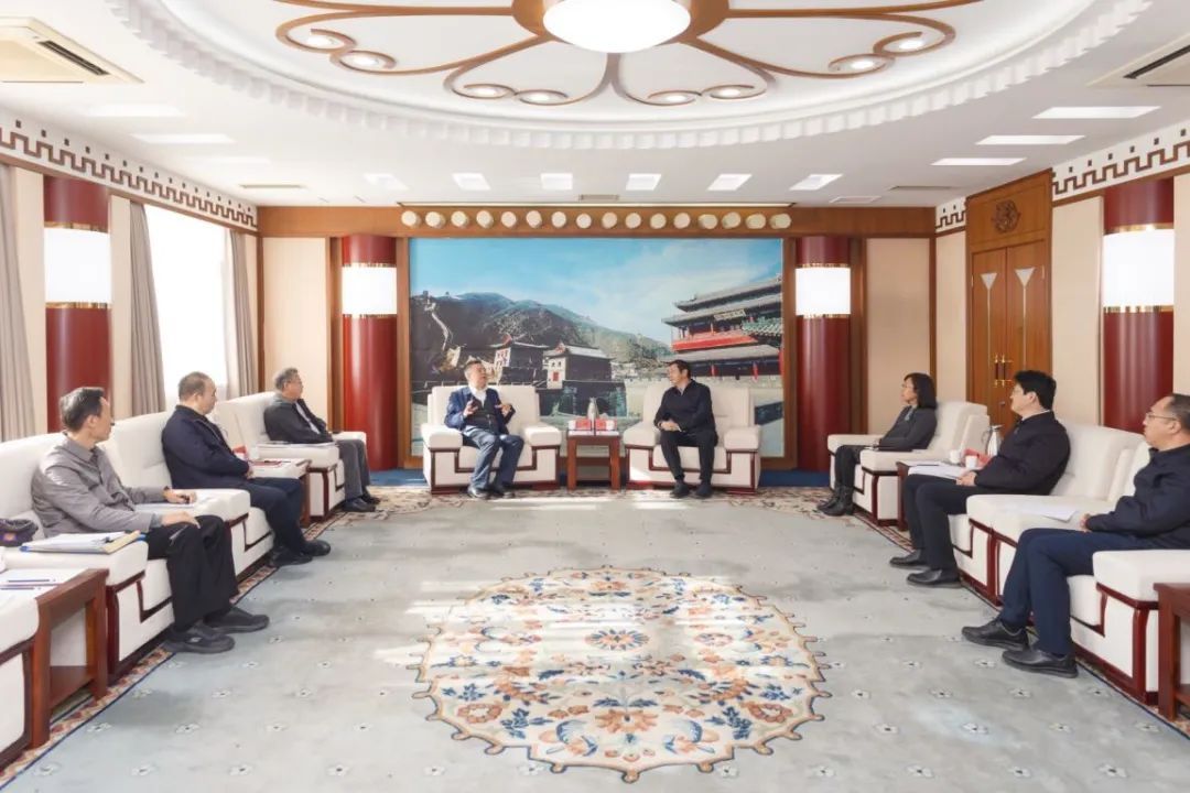 甘靖中与北京建工集团有限责任公司领导座谈交流_北京时间