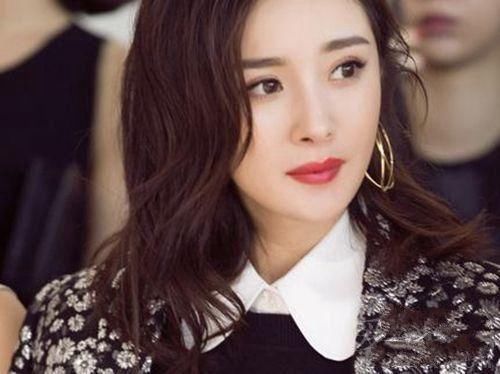 邓超挑衅杨幂机场街拍 杨幂机智神回应!