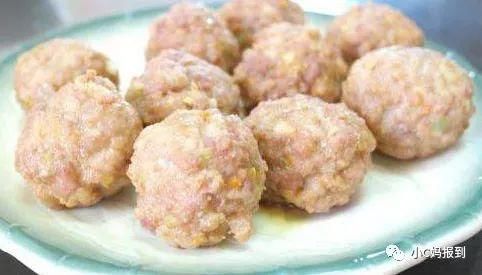 宝宝八个月左右就可以尝试手指食物了