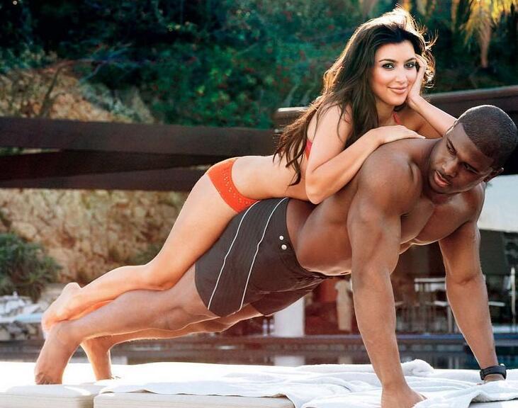 金与雷吉-布什
更糟糕的时候，近几年他饱受伤病困扰，一直未能痊愈，今年更是被雄狮队裁掉，后与49人队签了一年短约，才得以继续在NFL征战。