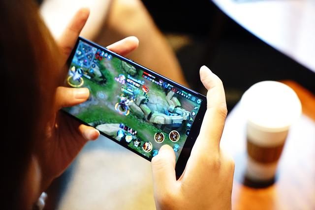 除了无限屏子弹短信,坚果Pro 2S相比坚果Pro2