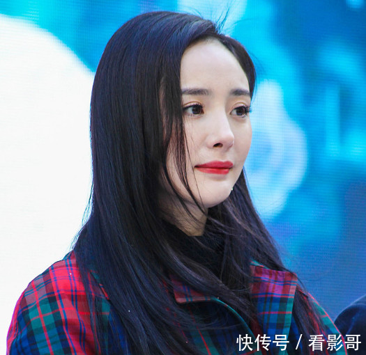 杨幂参加活动,一身奢侈服饰暴露殷实家底太壕