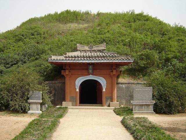 洛阳有1土坡,不到150米,却埋无数皇帝,盗墓贼挖宝贝就像挖红薯
