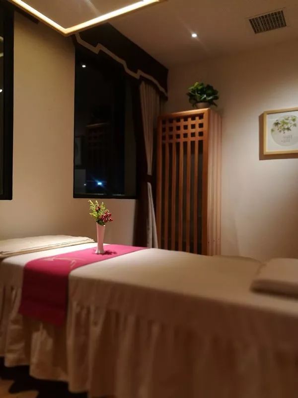 中伏天做艾灸,来自武汉意粉的真人肉测.