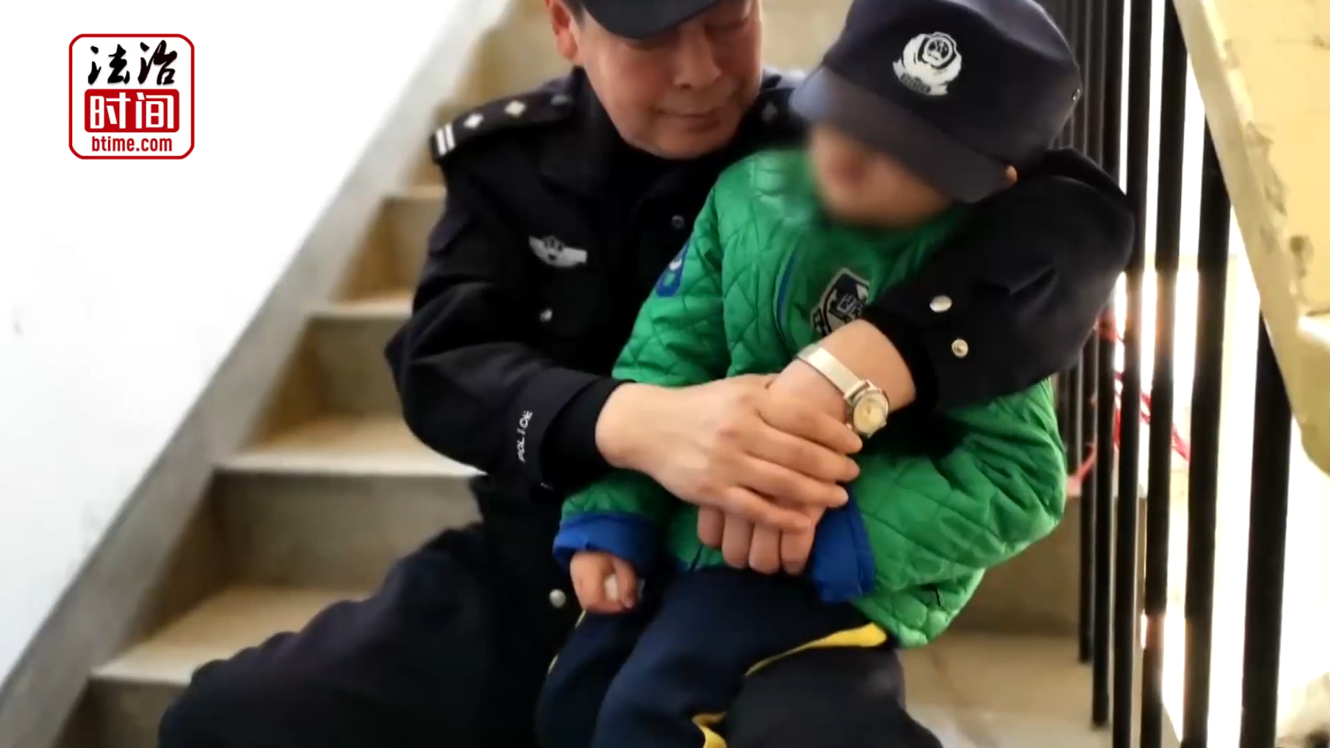 北京：密码锁失效 3岁男童被困屋外冻得直哆嗦