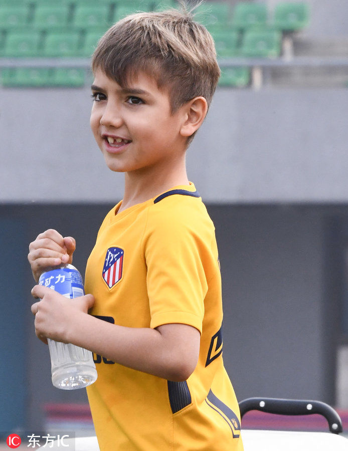 北京人和公开训练 奥古斯托儿子场边练盘带有