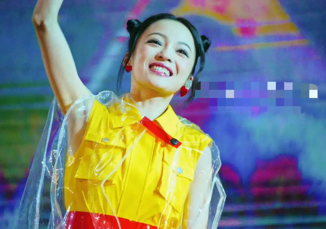 杨丞琳晒对比照,连皱纹都没长,但冻龄还得看5