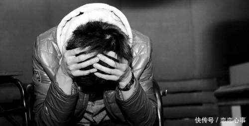 好兄弟沉迷赌博, 我借钱给他还债, 手机屏幕一亮